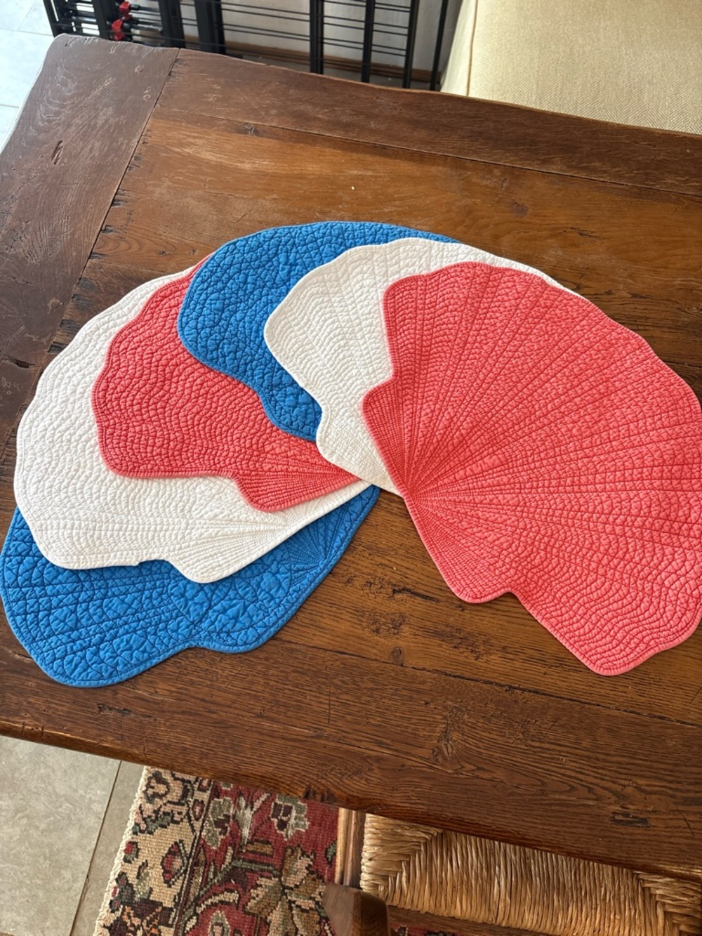Quilted Shell Placemat Set - Blue, White, Coral